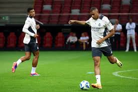 式上演著他 式上演著他